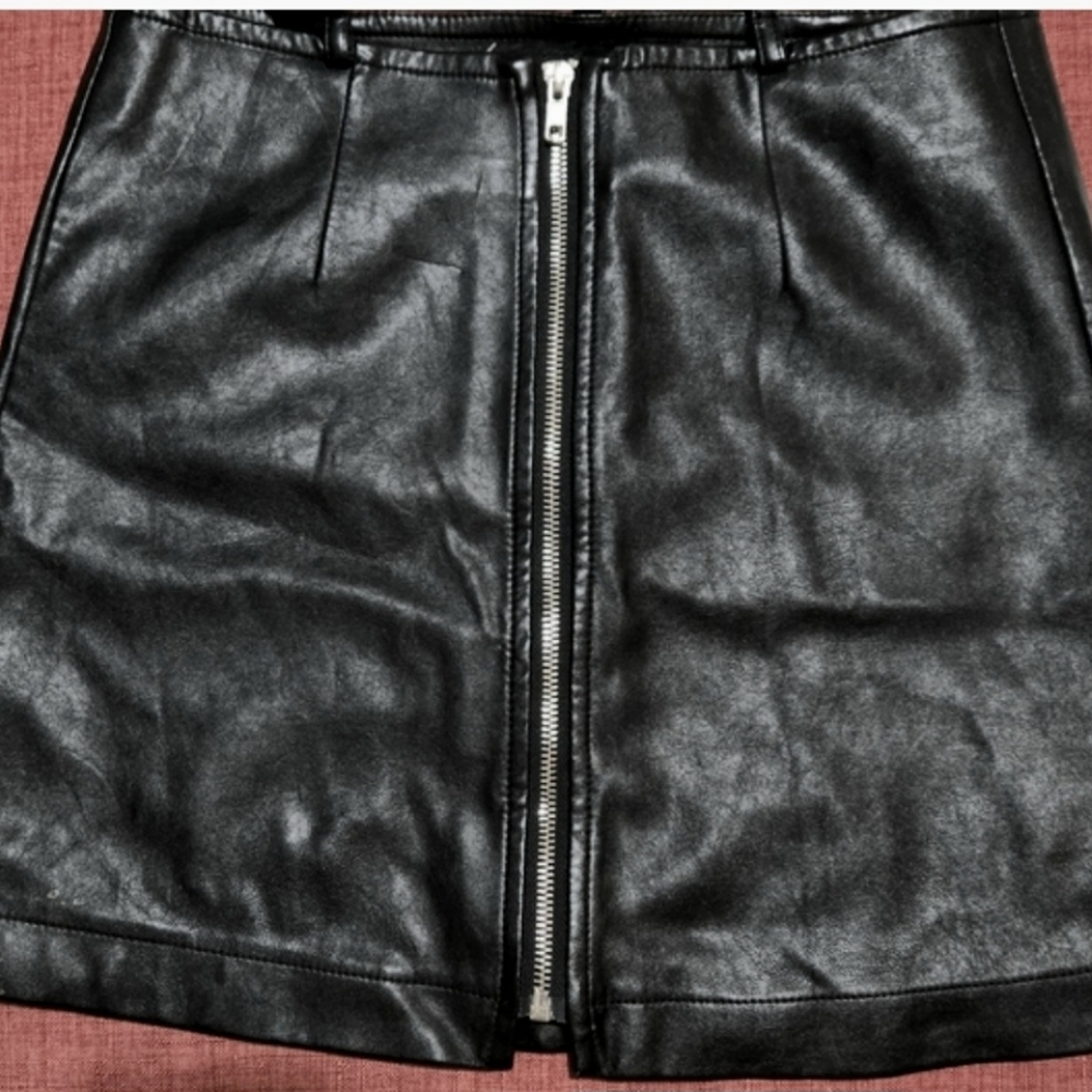 80'S  Black Zippered Mini Skirt With Back Pocket